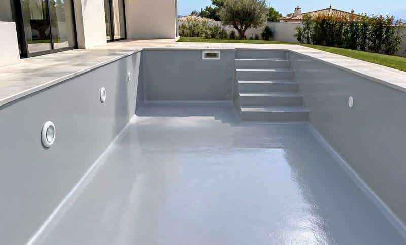 Piscina impermeabilizada con membrana de poliuretano en Utiel, Valencia